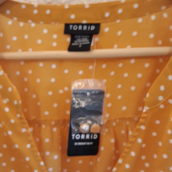 NEW Torrid Yellow / White Polka Dot 3/4 Top - Picture 3 of 8